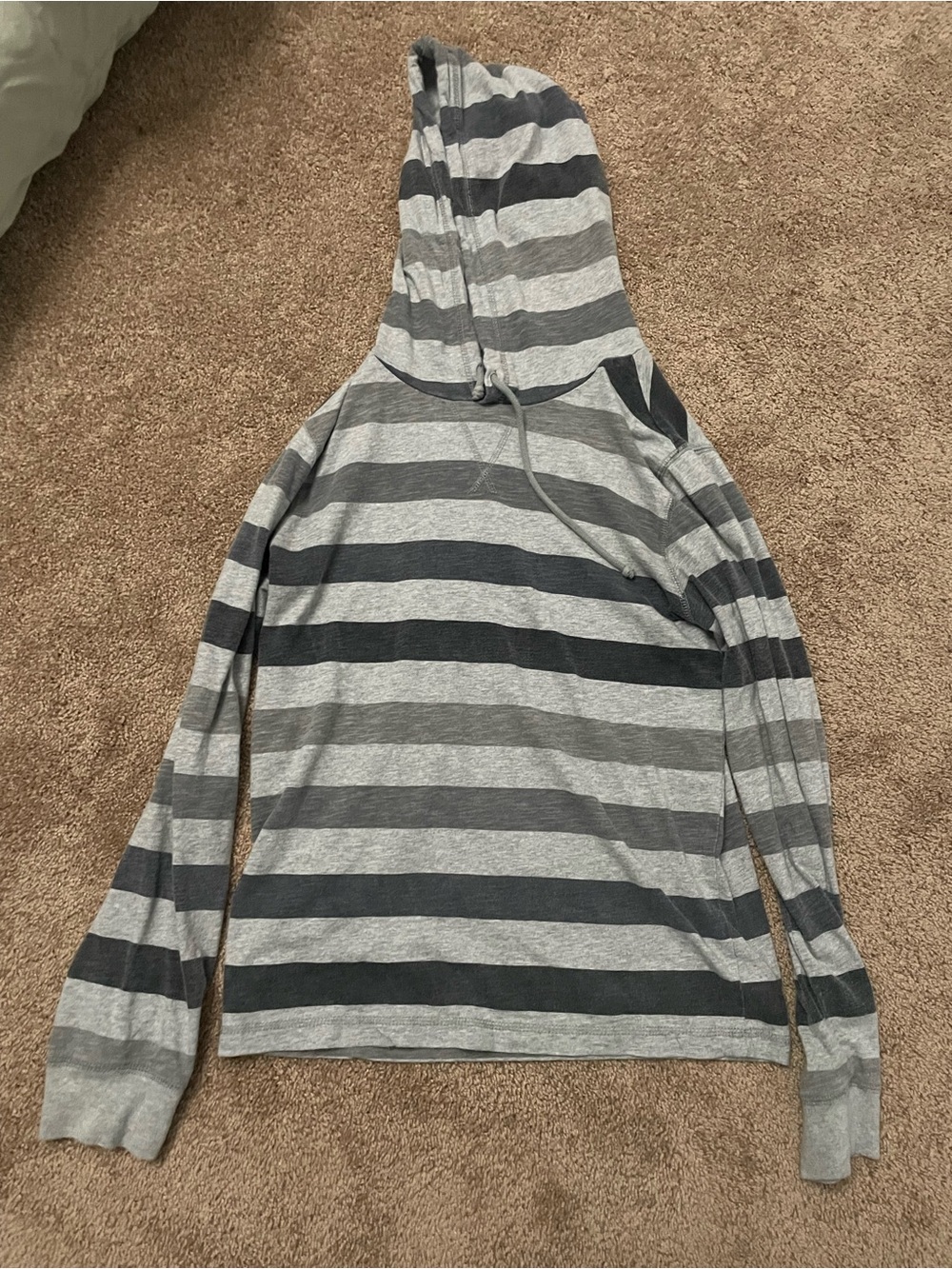 Aeropostale Men's Gray & Dark Gray Striped Crewneck Hoodie